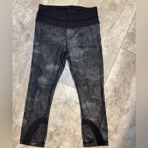 Lululemon Athletica 25” Grey/Black Workout Leggings